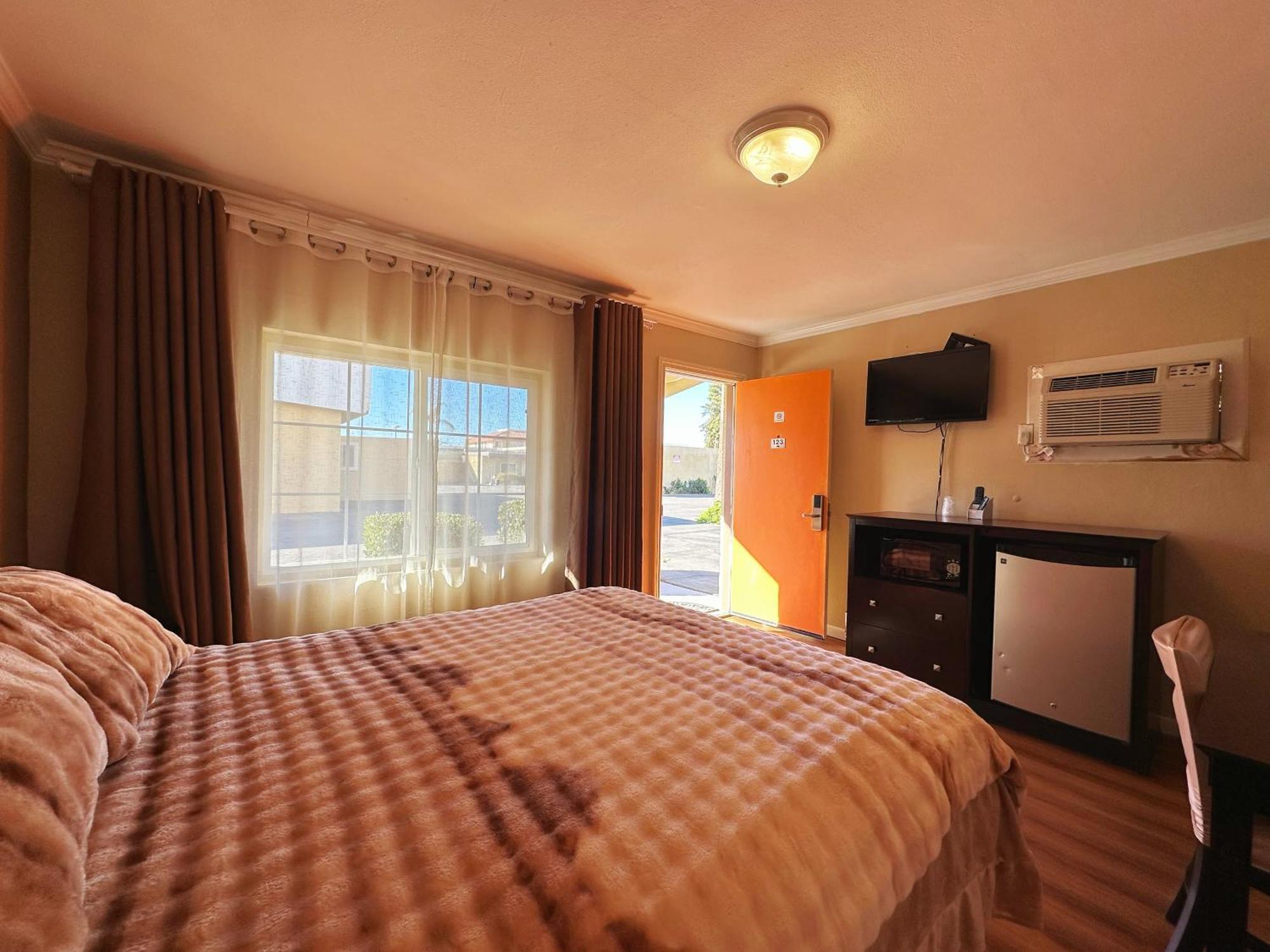 هيميت Royal Inn And Suites المظهر الخارجي الصورة