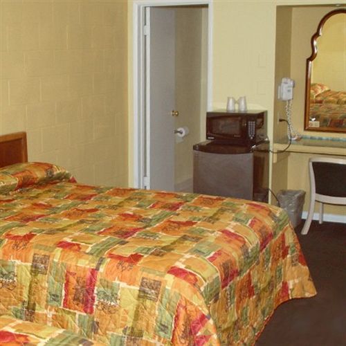 هيميت Royal Inn And Suites الغرفة الصورة