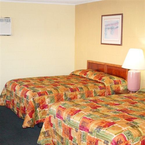 هيميت Royal Inn And Suites الغرفة الصورة