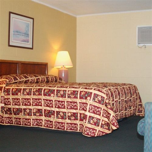 هيميت Royal Inn And Suites الغرفة الصورة