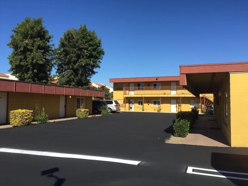 هيميت Royal Inn And Suites المظهر الخارجي الصورة